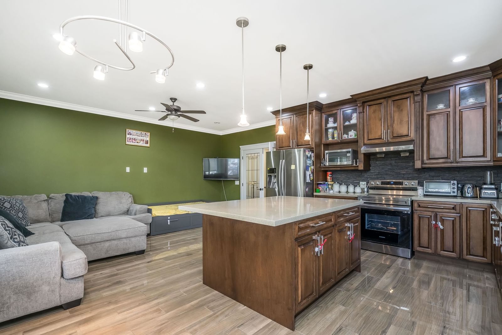 Listing Image 15