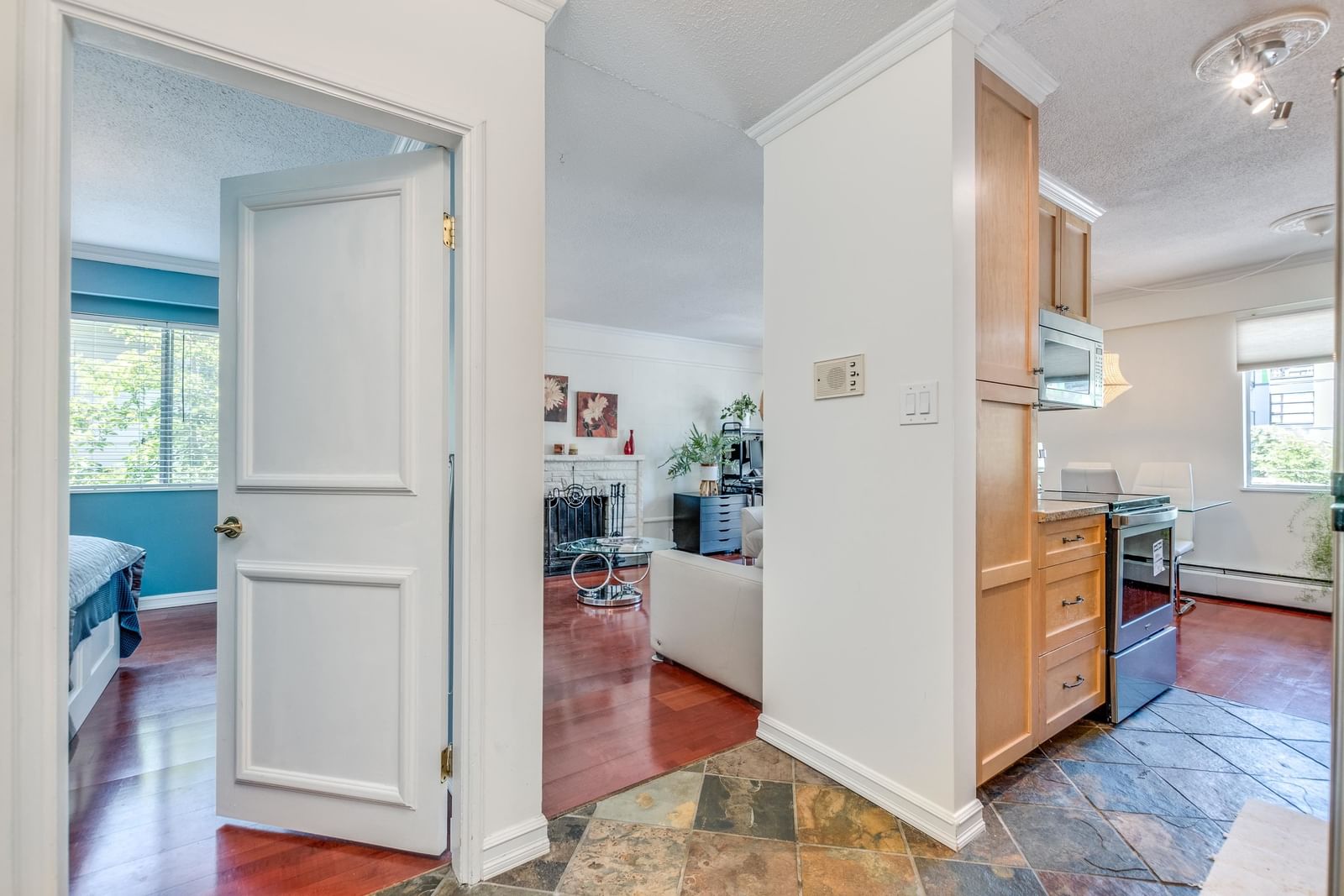 Listing Image 18