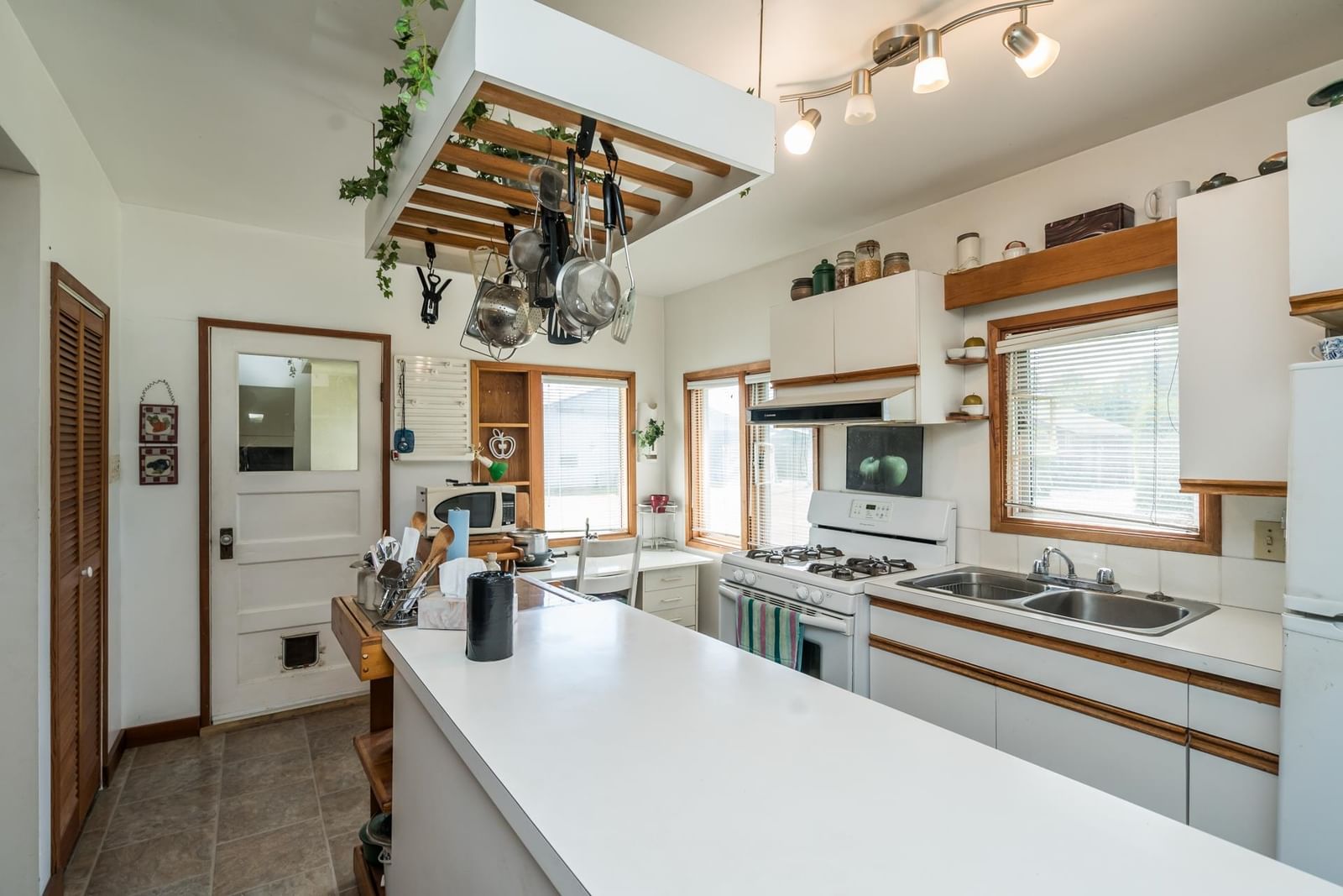 Listing Image 13