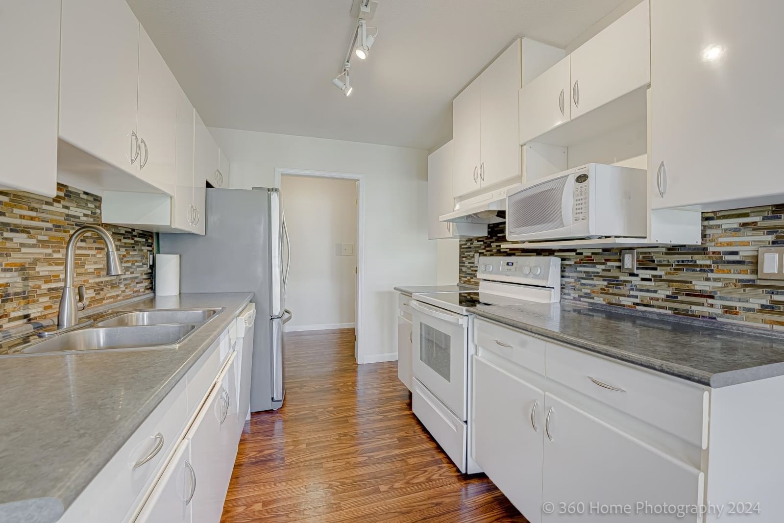 Listing Image 16