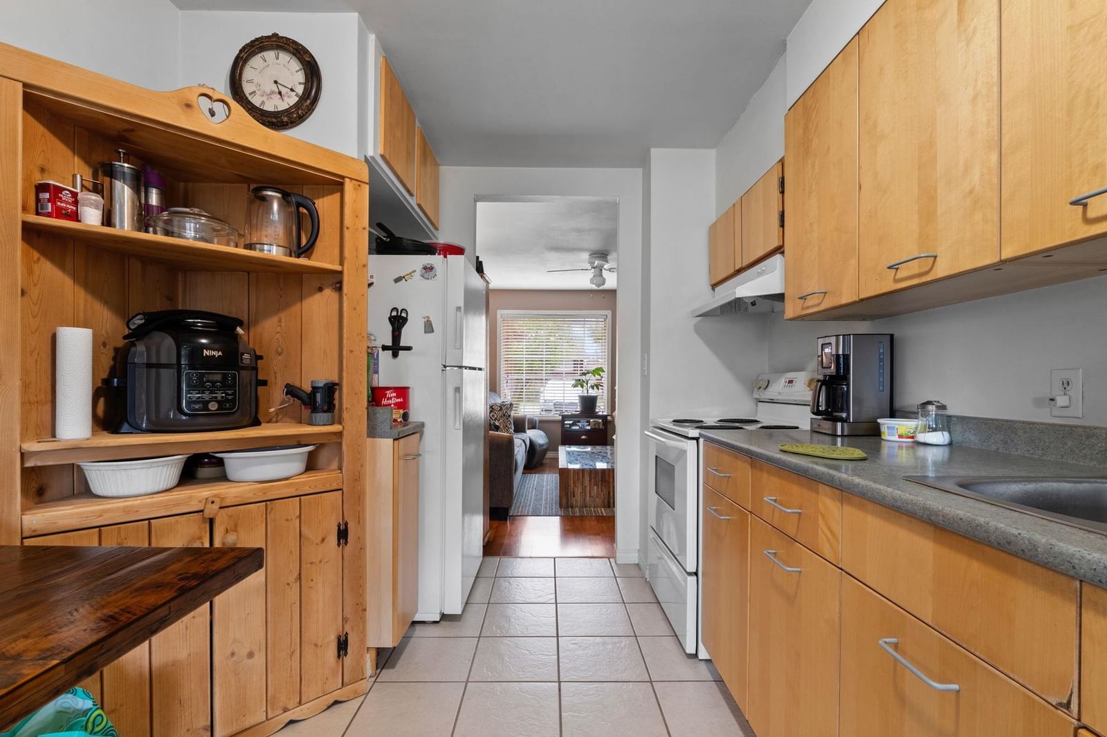 Listing Image 8