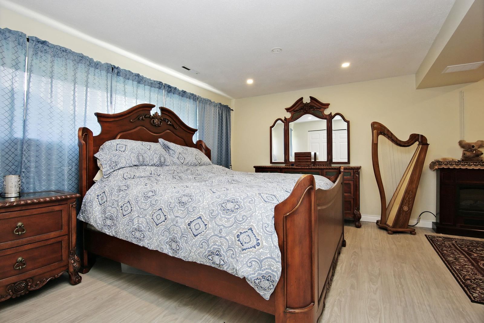 Listing Image 11
