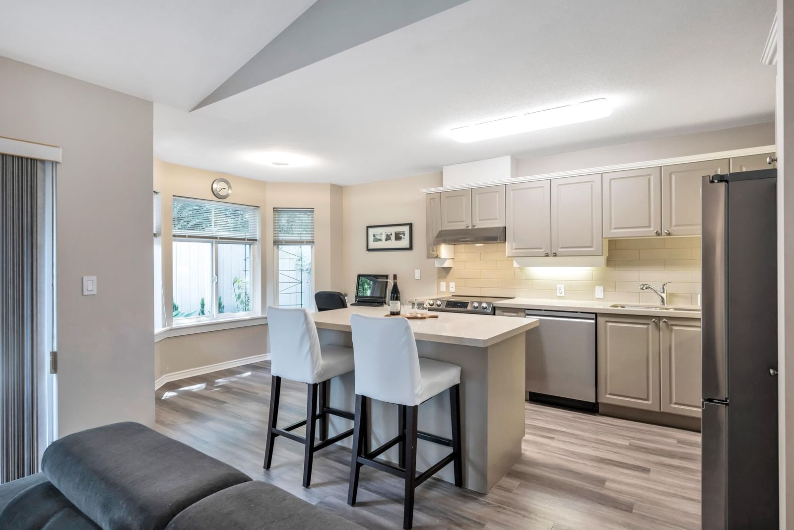 Listing Image 16