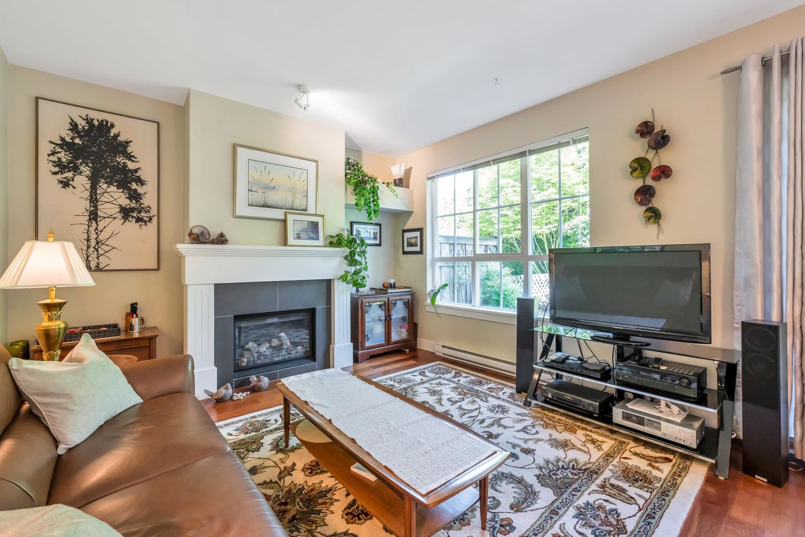 Listing Image 4