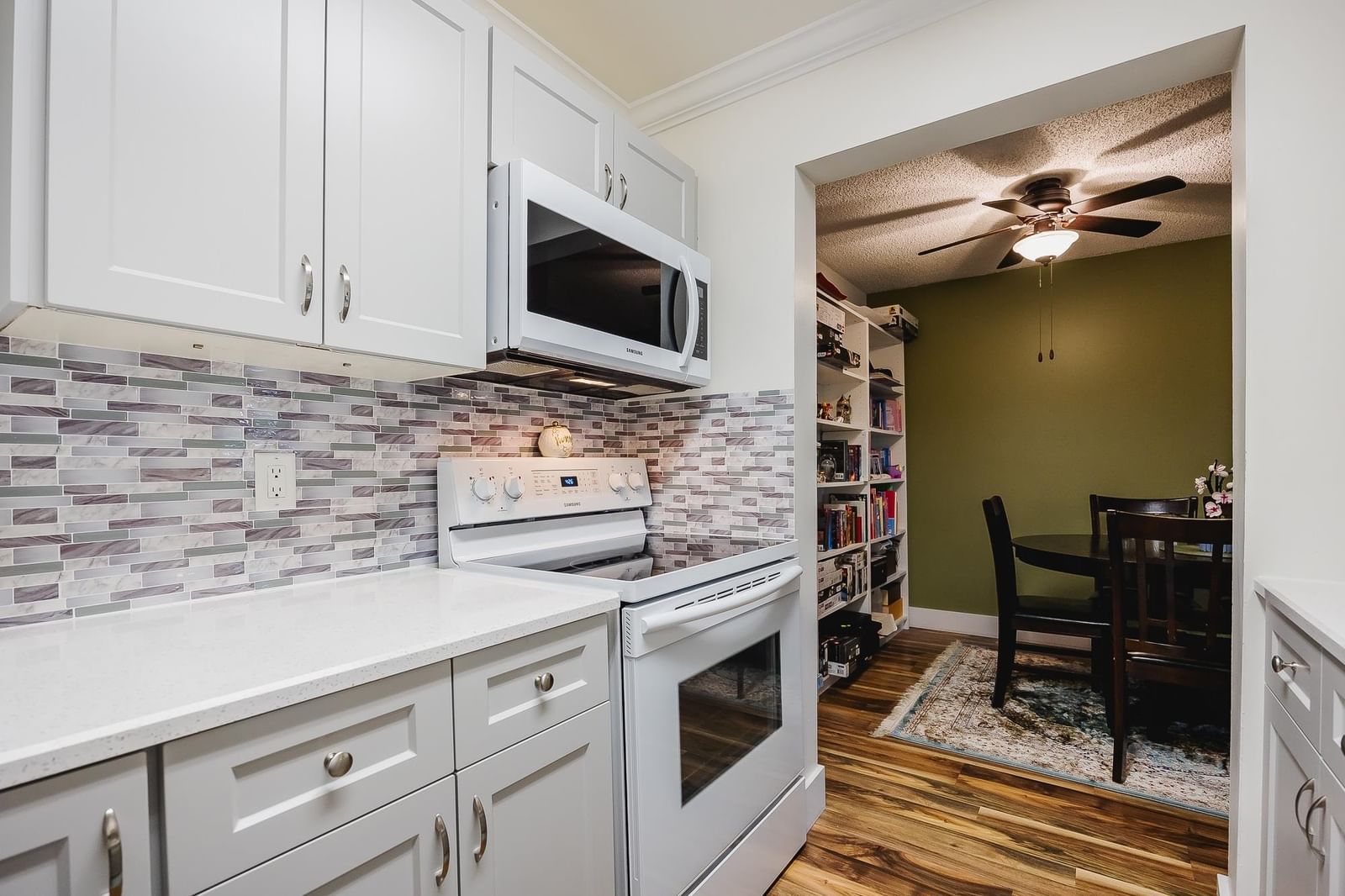 Listing Image 9