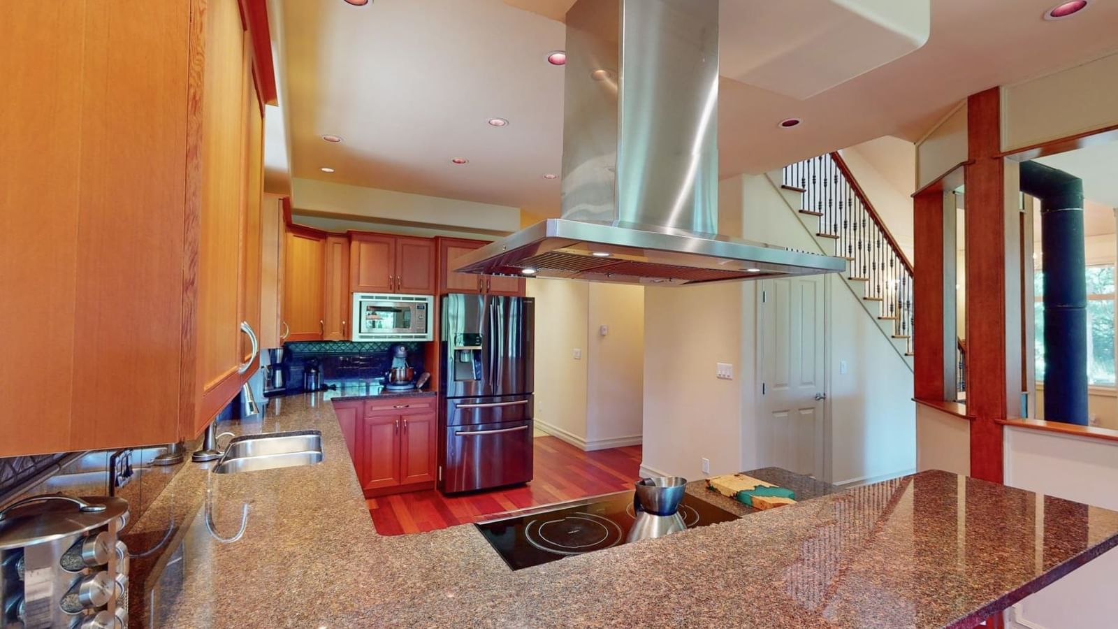 Listing Image 12