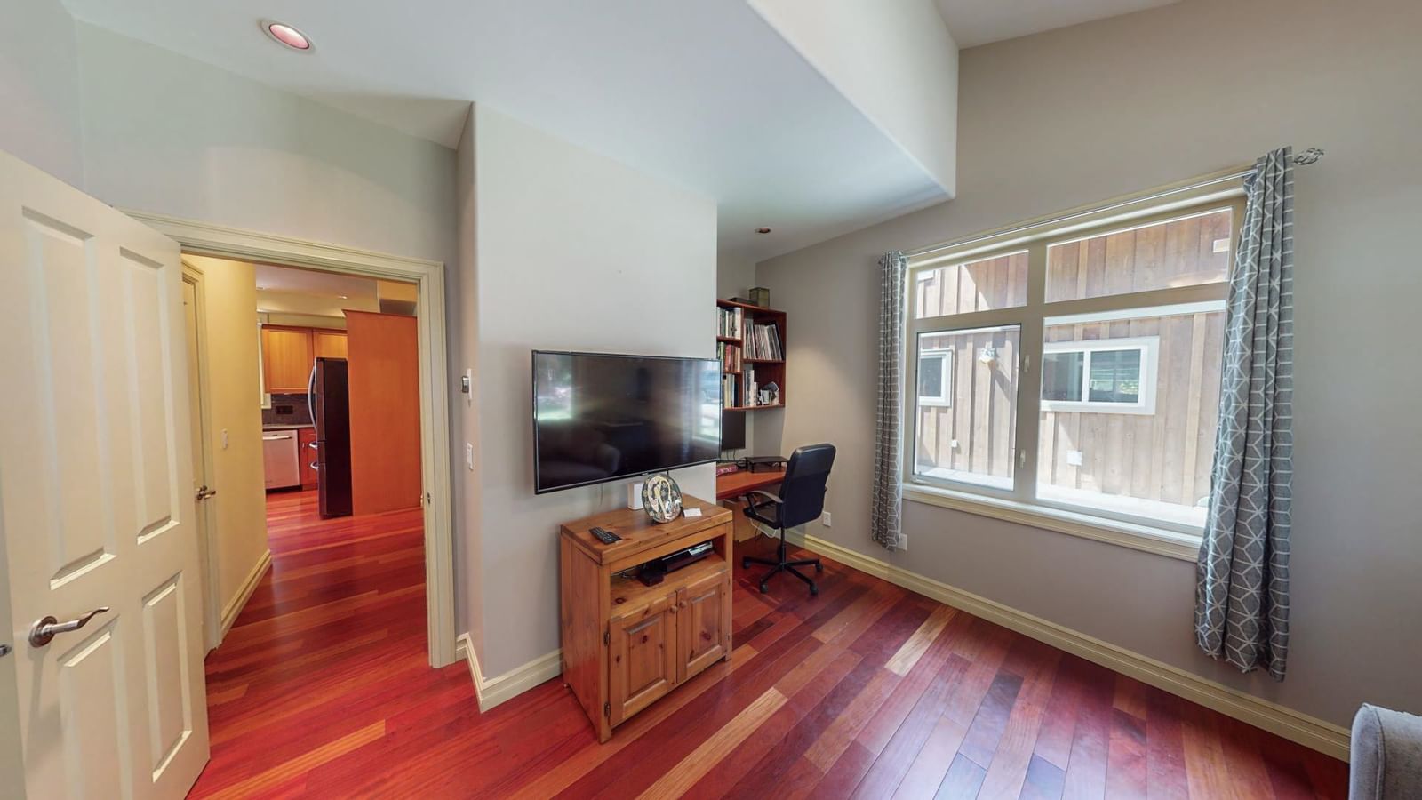 Listing Image 16