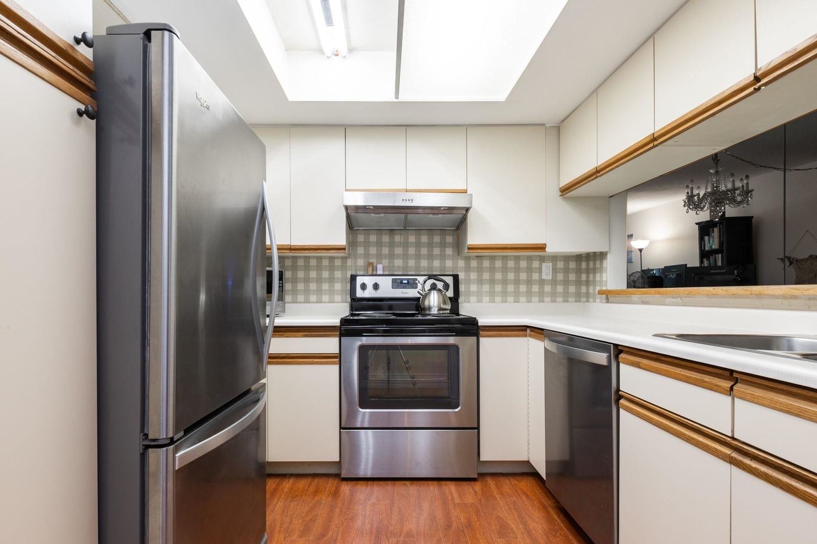 Listing Image 10