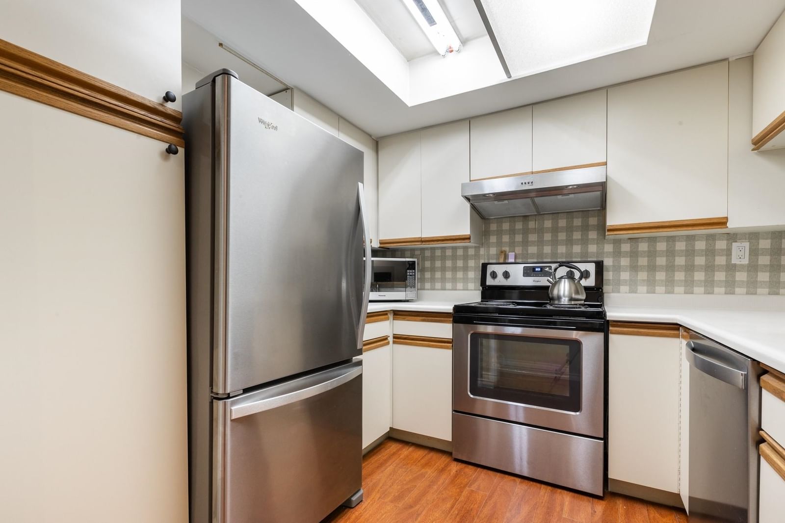 Listing Image 9