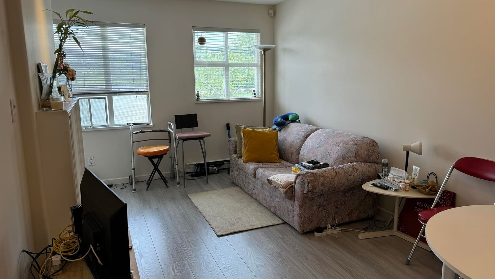 Listing Image 4
