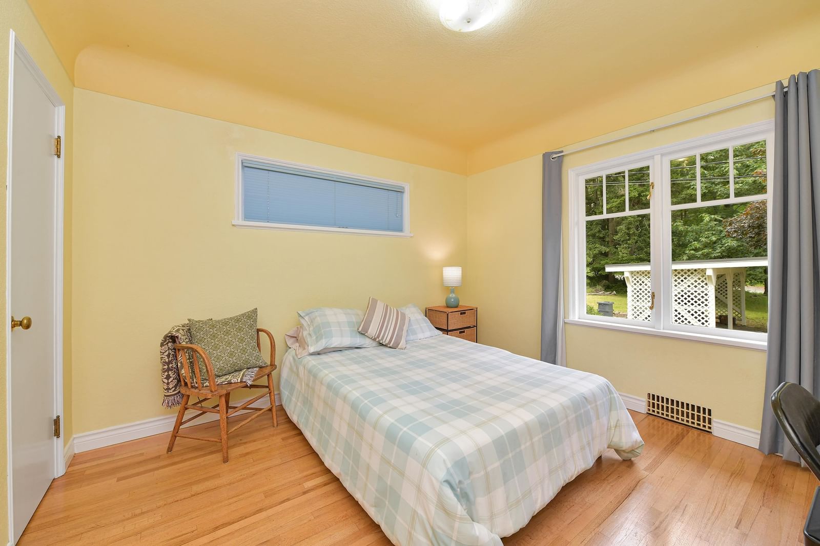 Listing Image 12