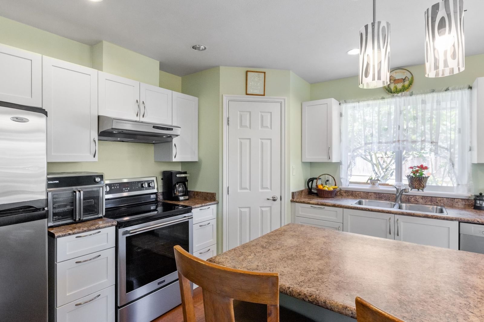 Listing Image 9