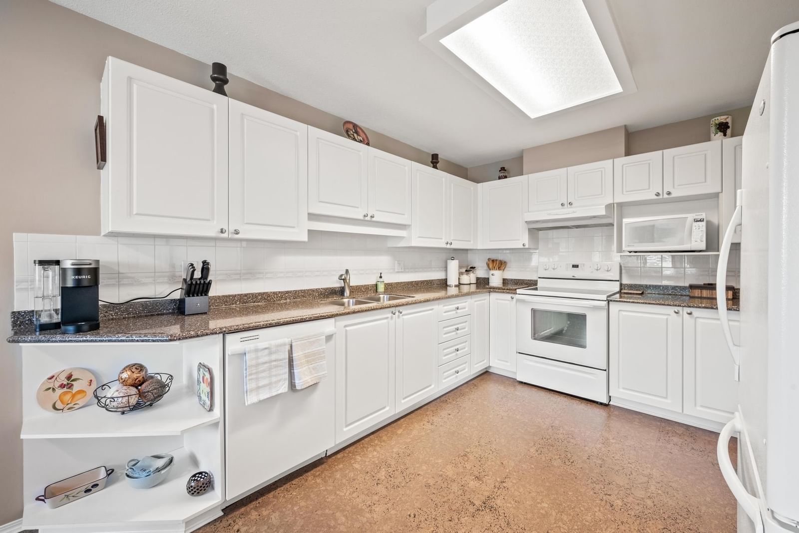 Listing Image 12