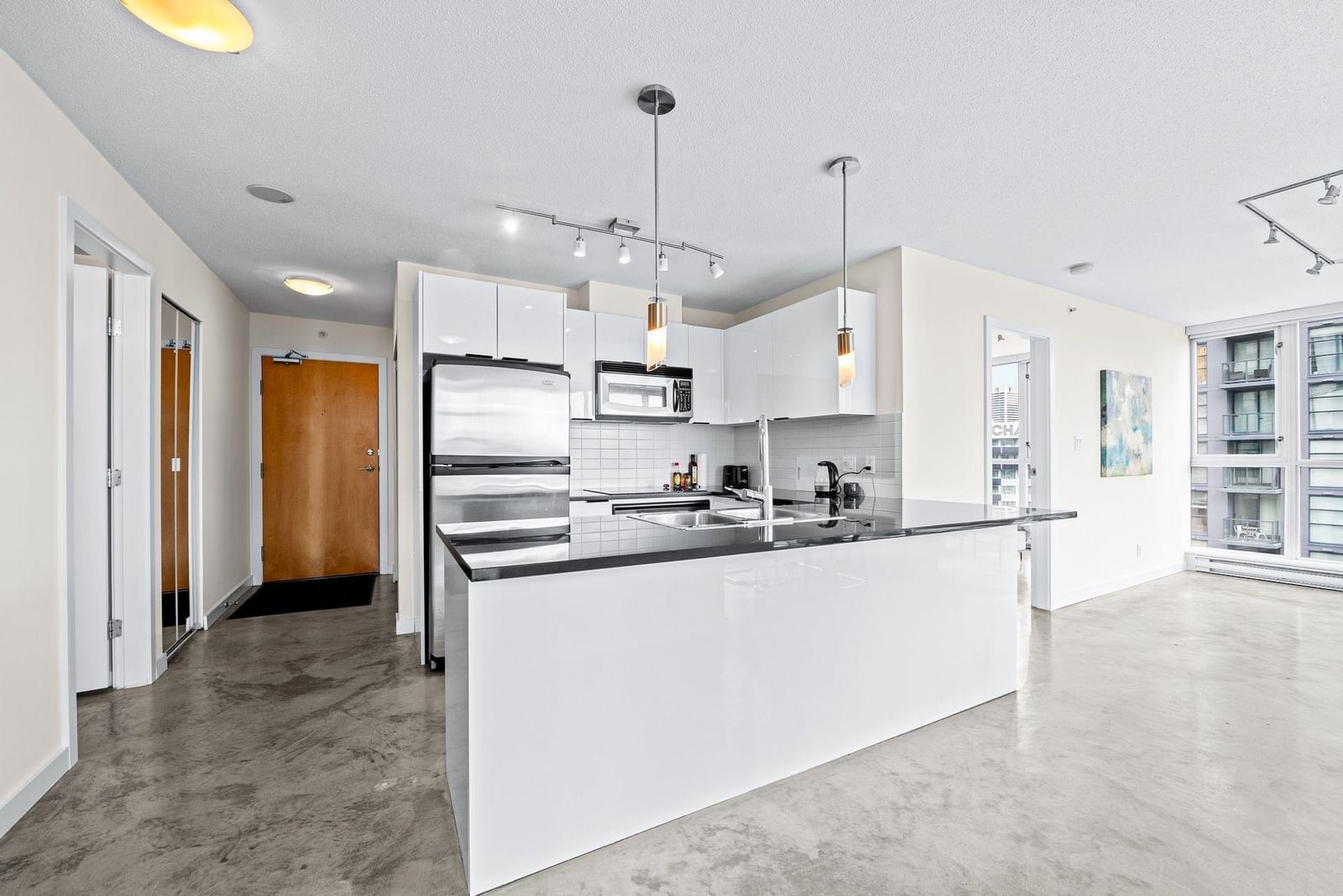 Listing Image 10
