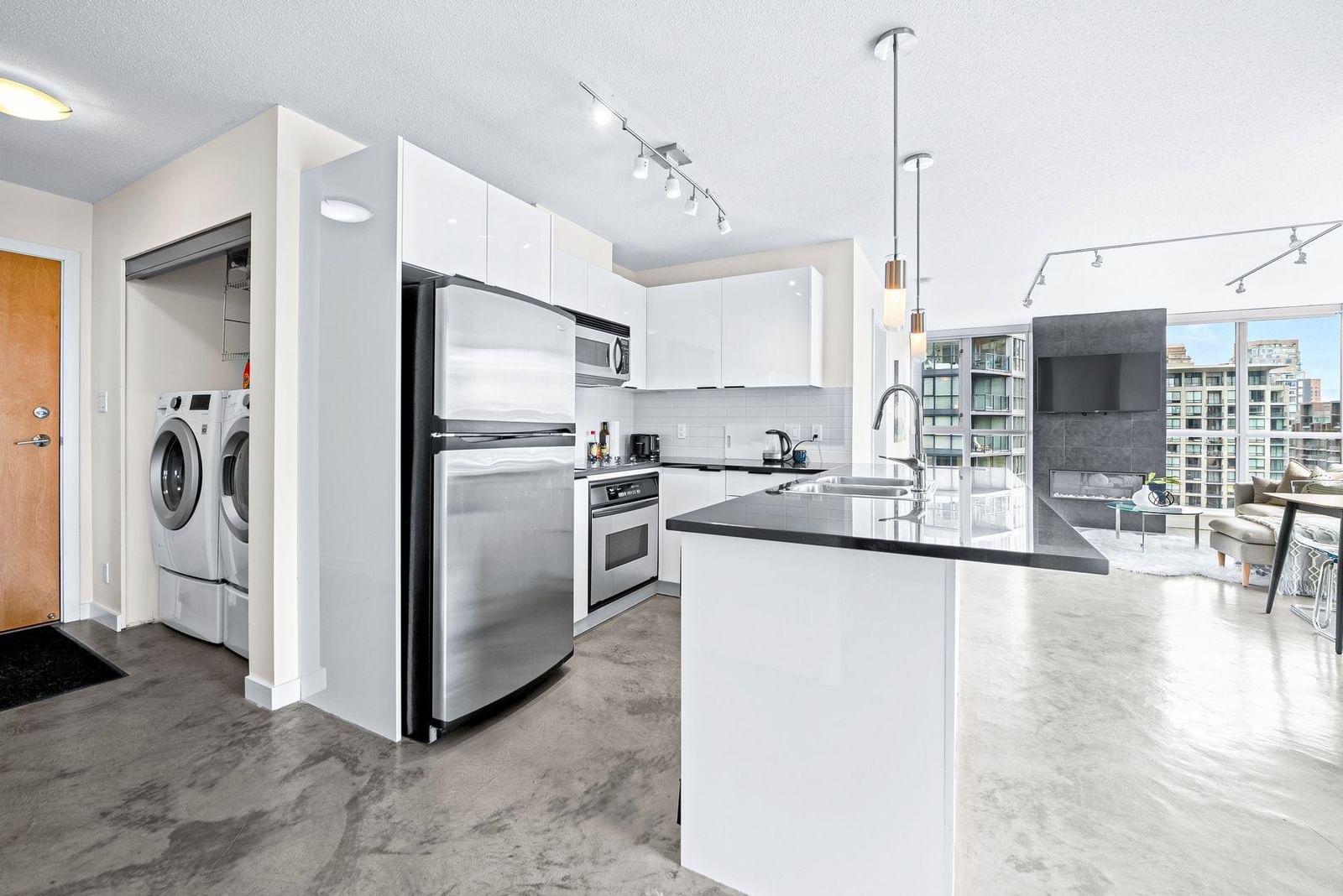 Listing Image 9
