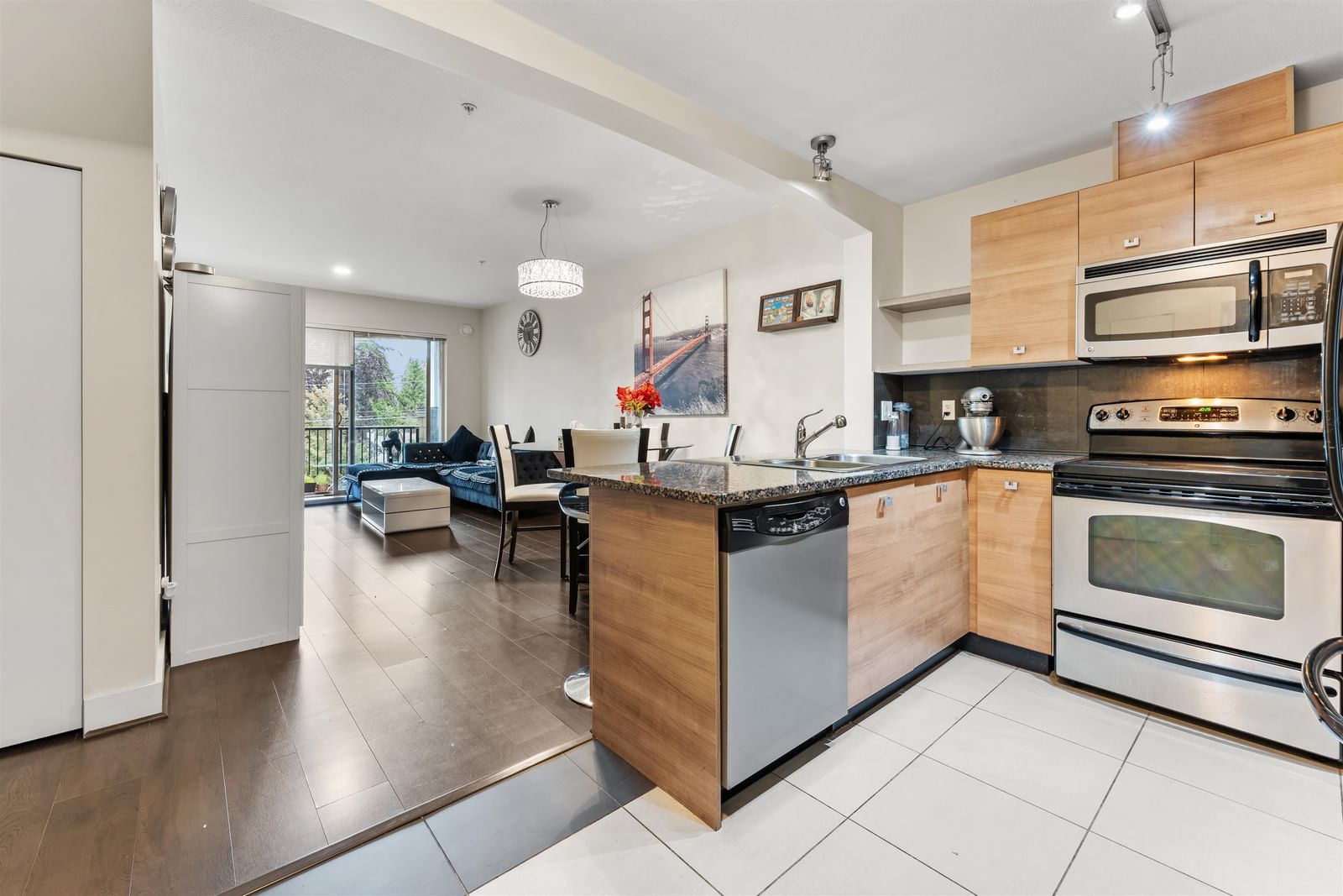 Listing Image 6
