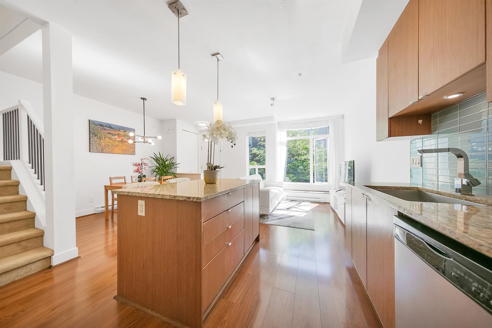 Listing Image 15