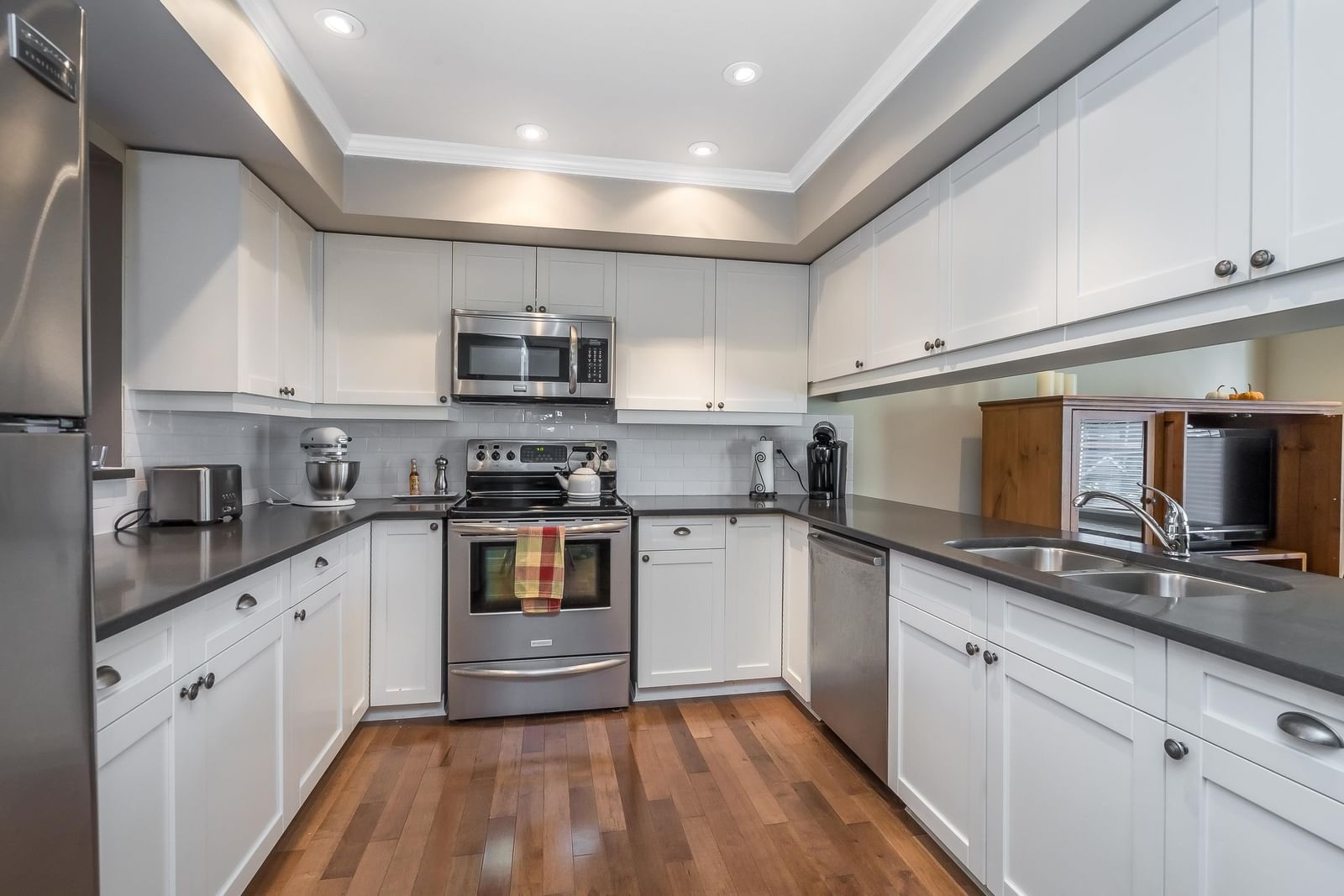 Listing Image 10