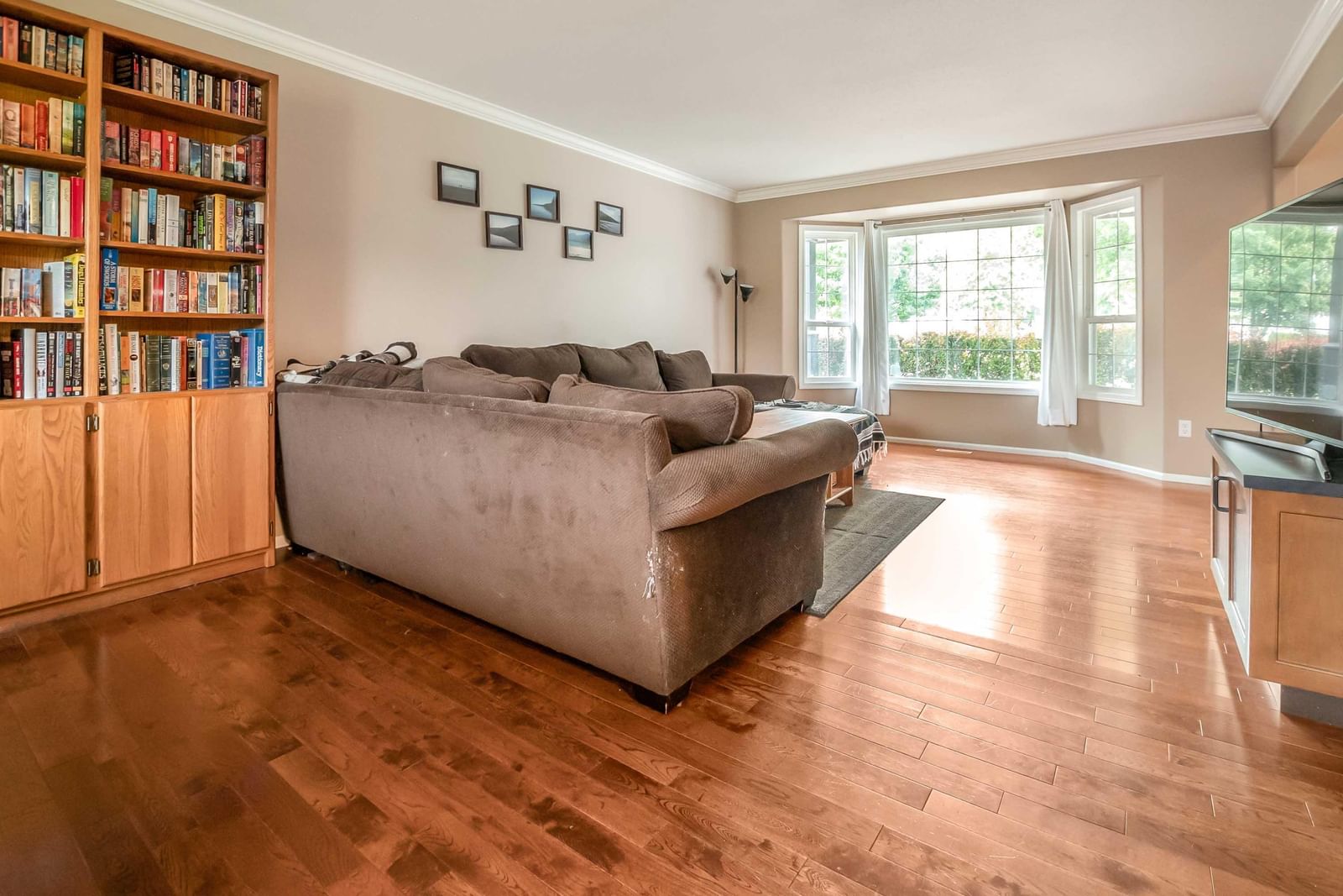 Listing Image 6