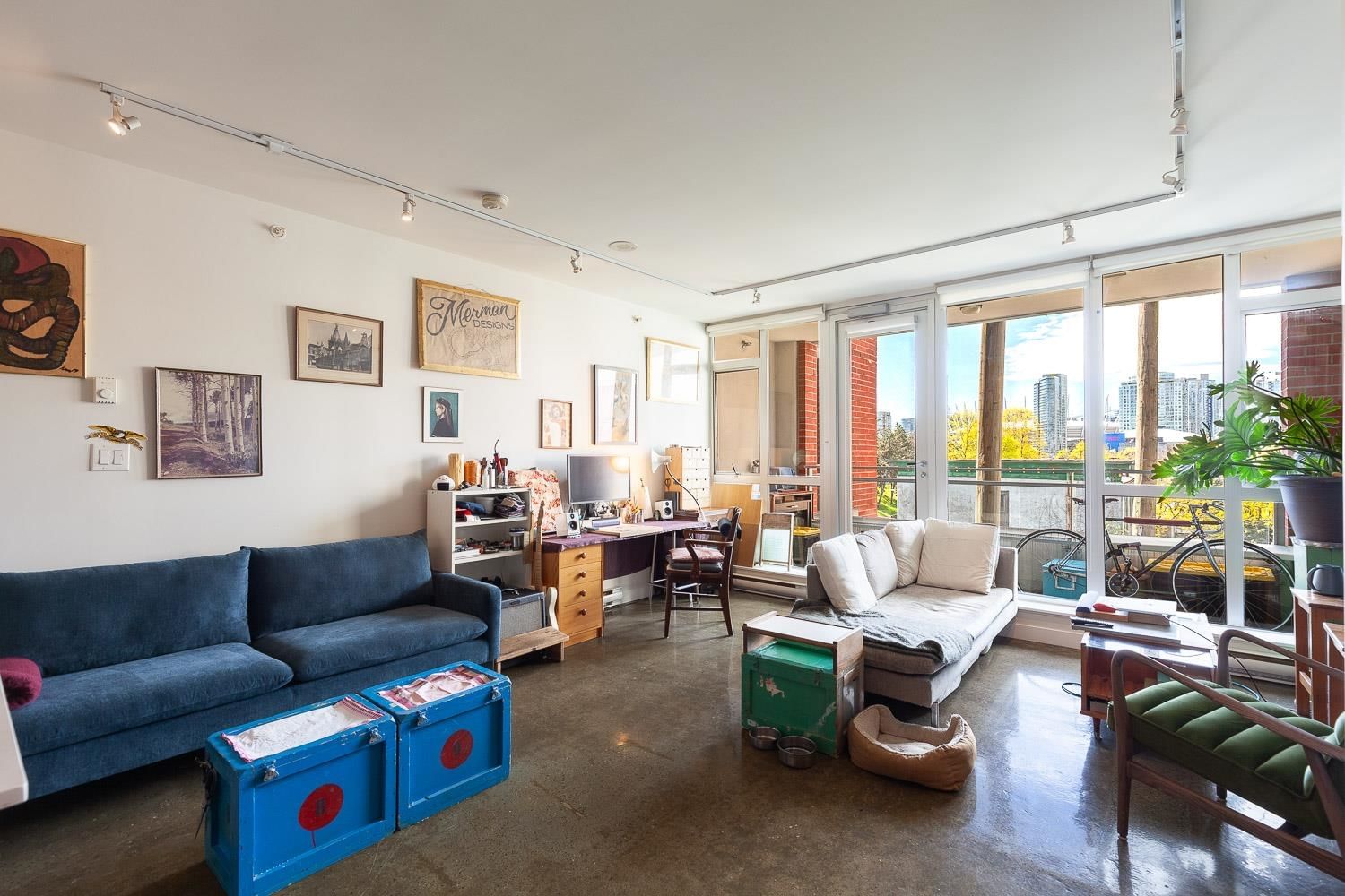 Listing Image 1