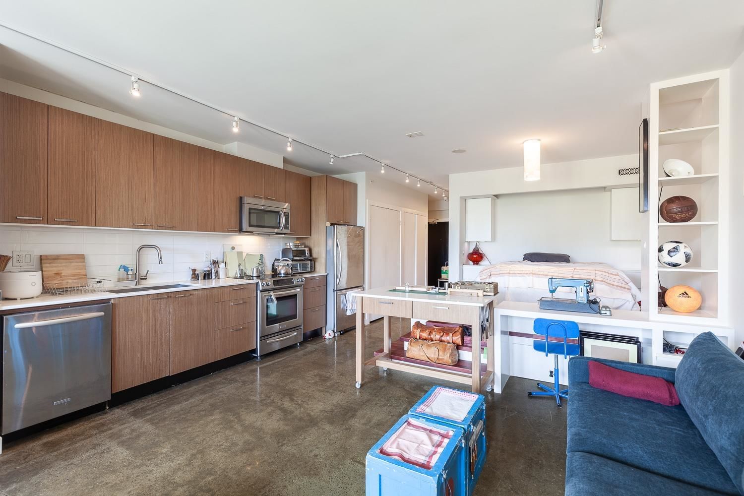 Listing Image 12