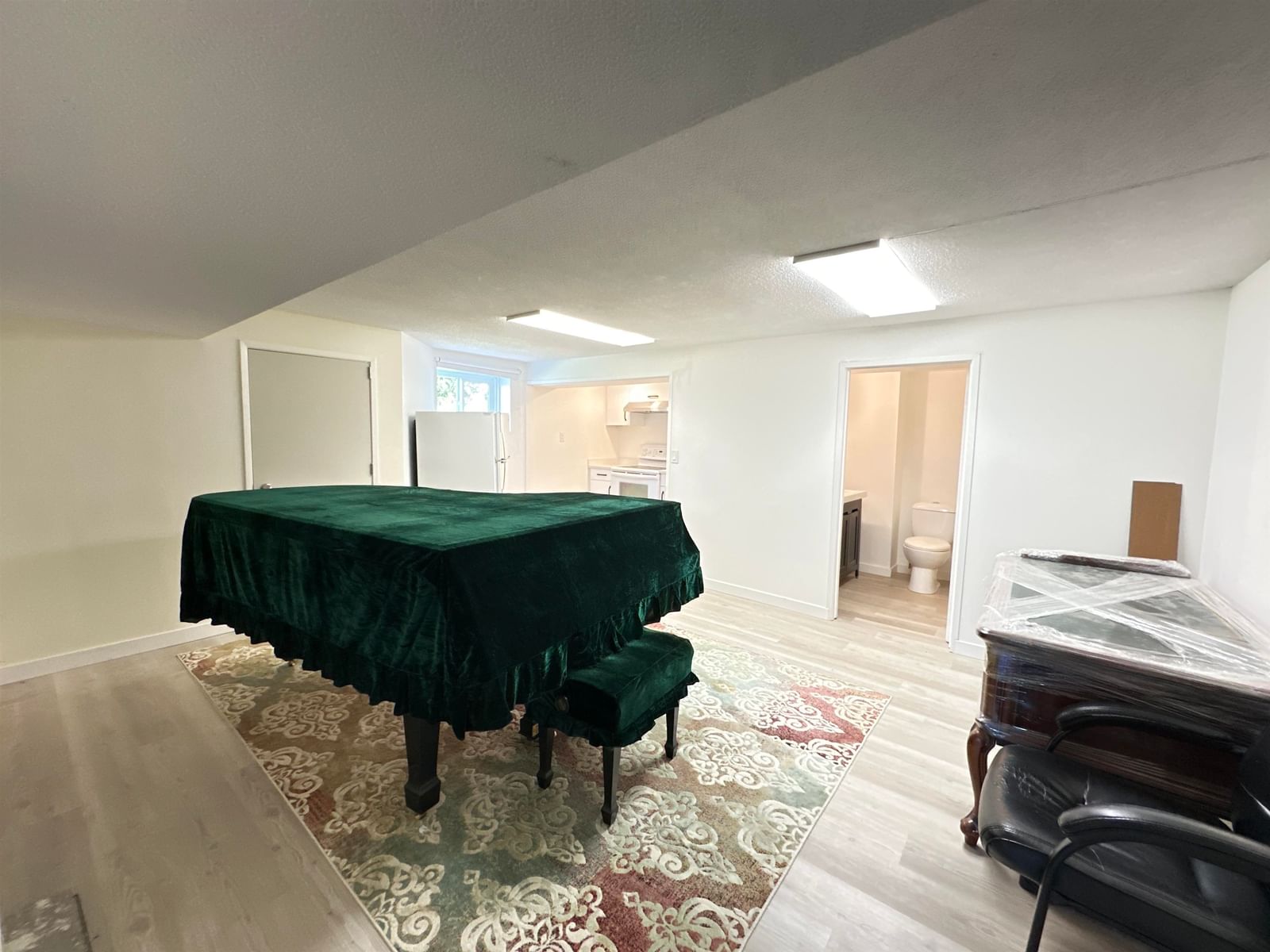 Listing Image 14