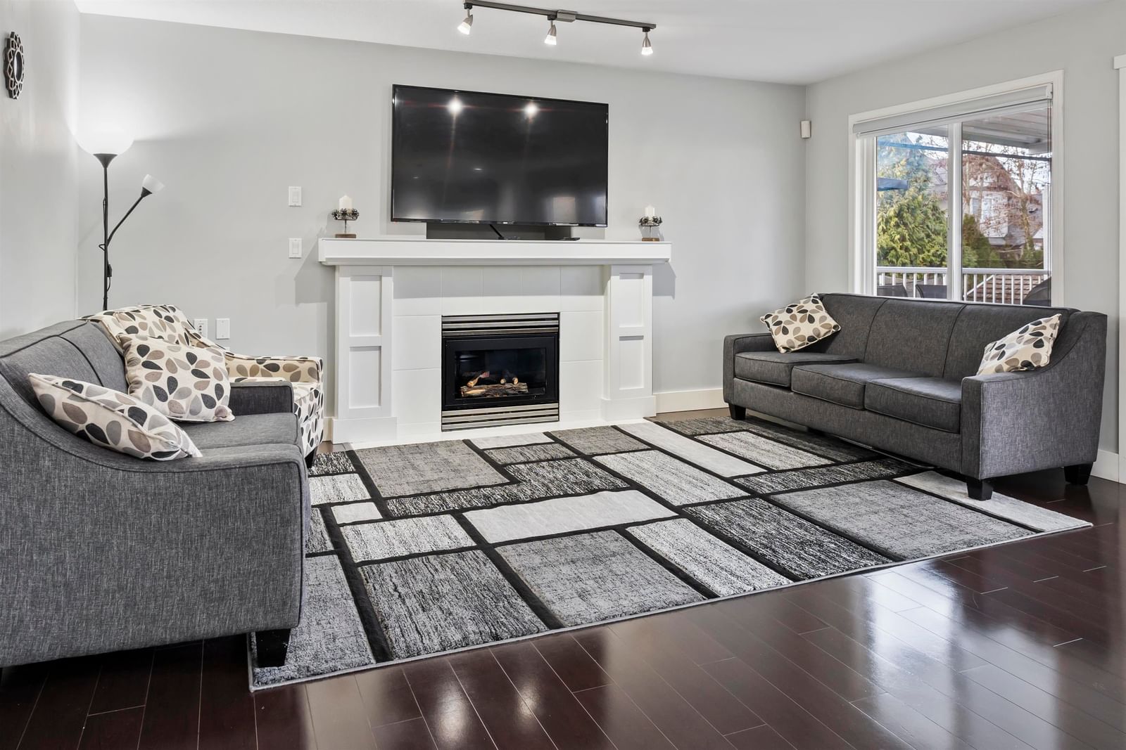Listing Image 19
