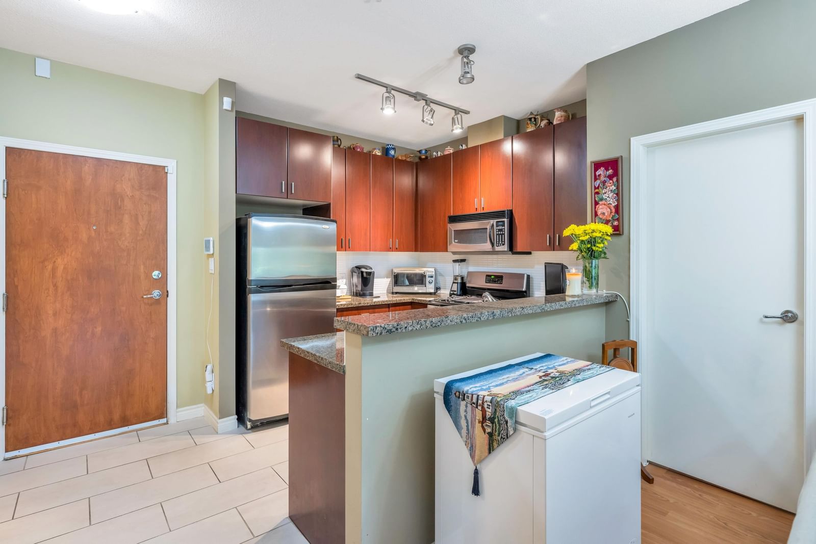 Listing Image 6