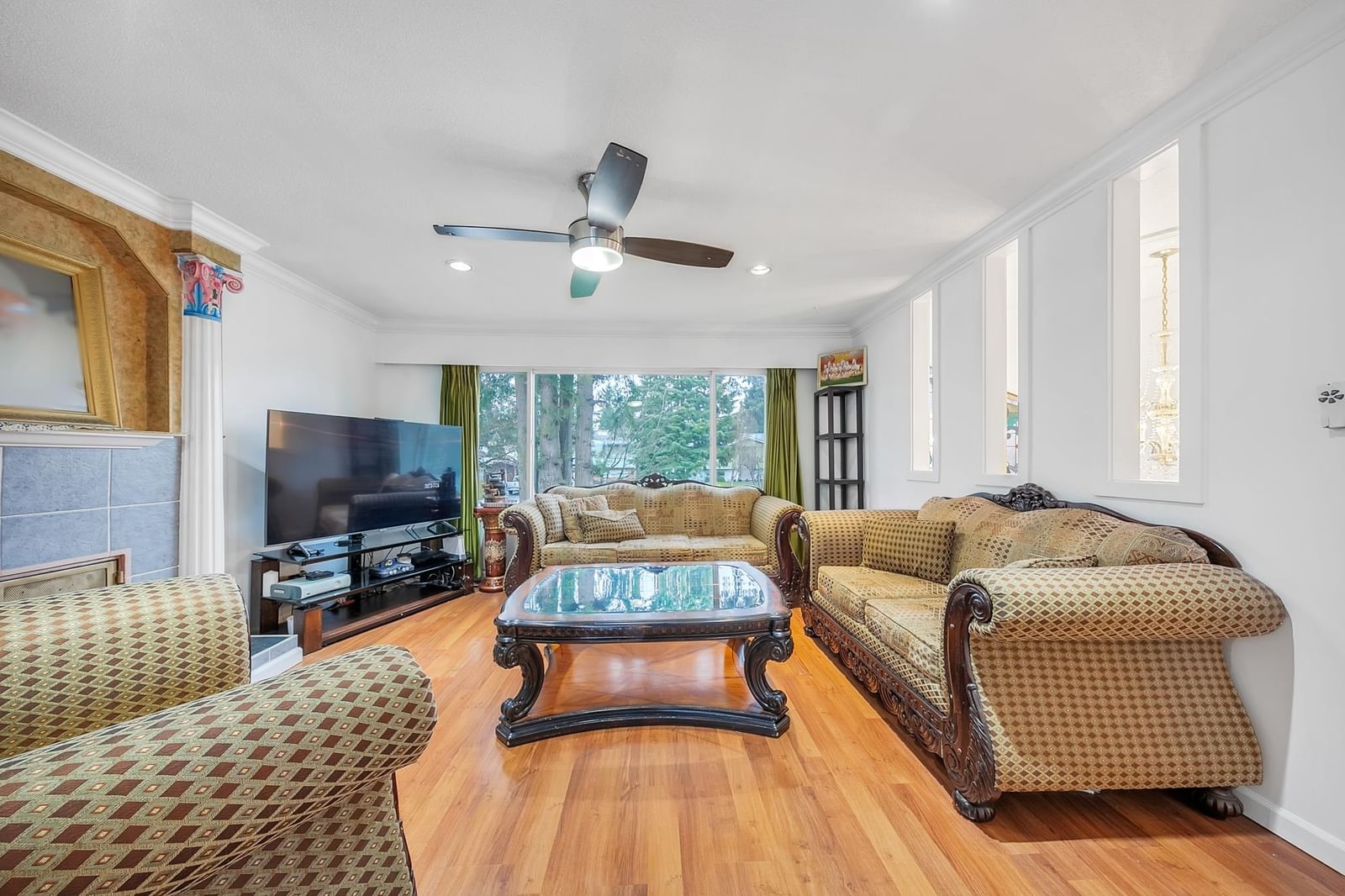 Listing Image 4