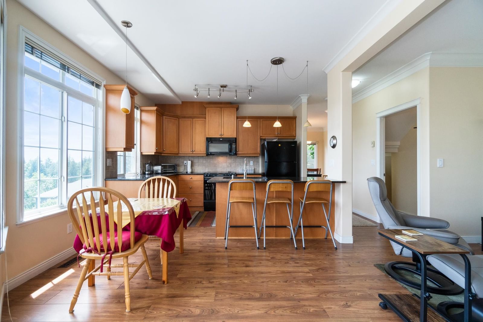 Listing Image 13