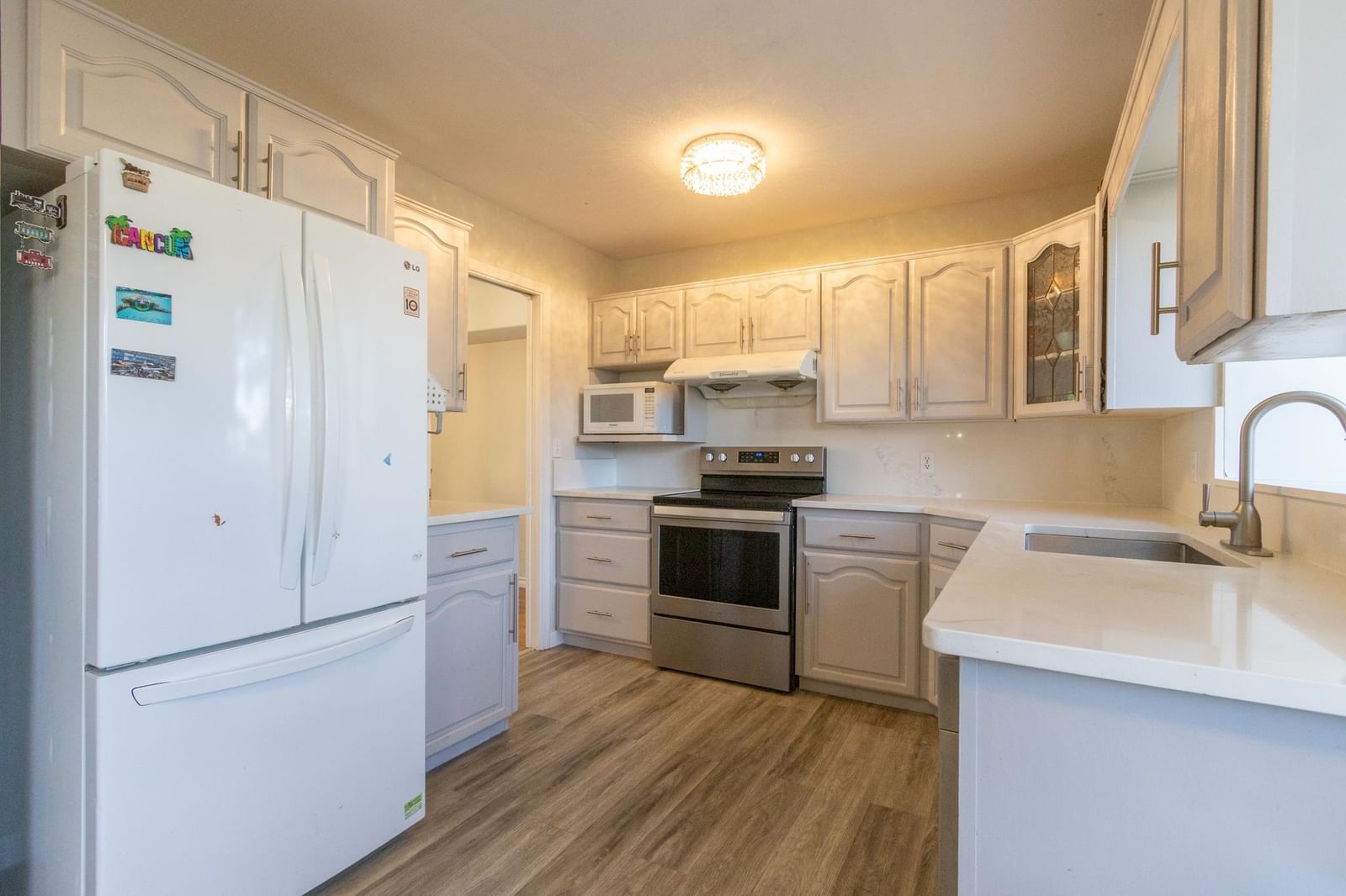 Listing Image 11