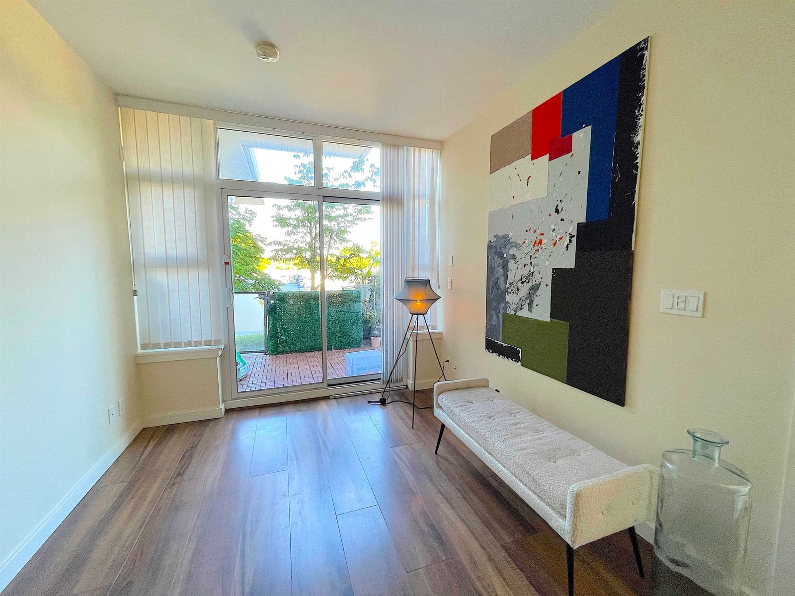 Listing Image 8