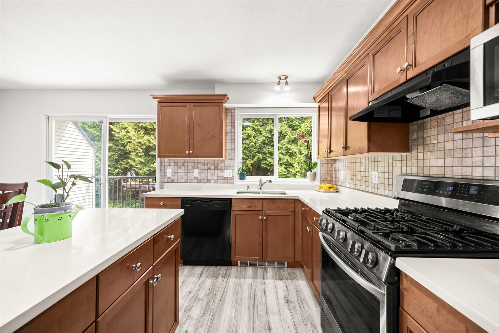 Listing Image 9