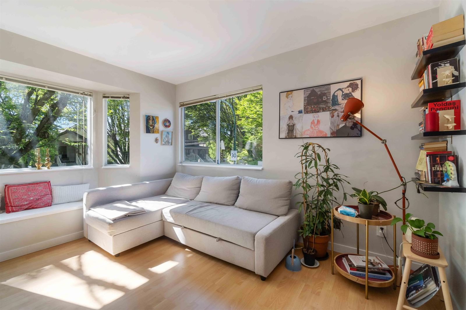 Listing Image 6