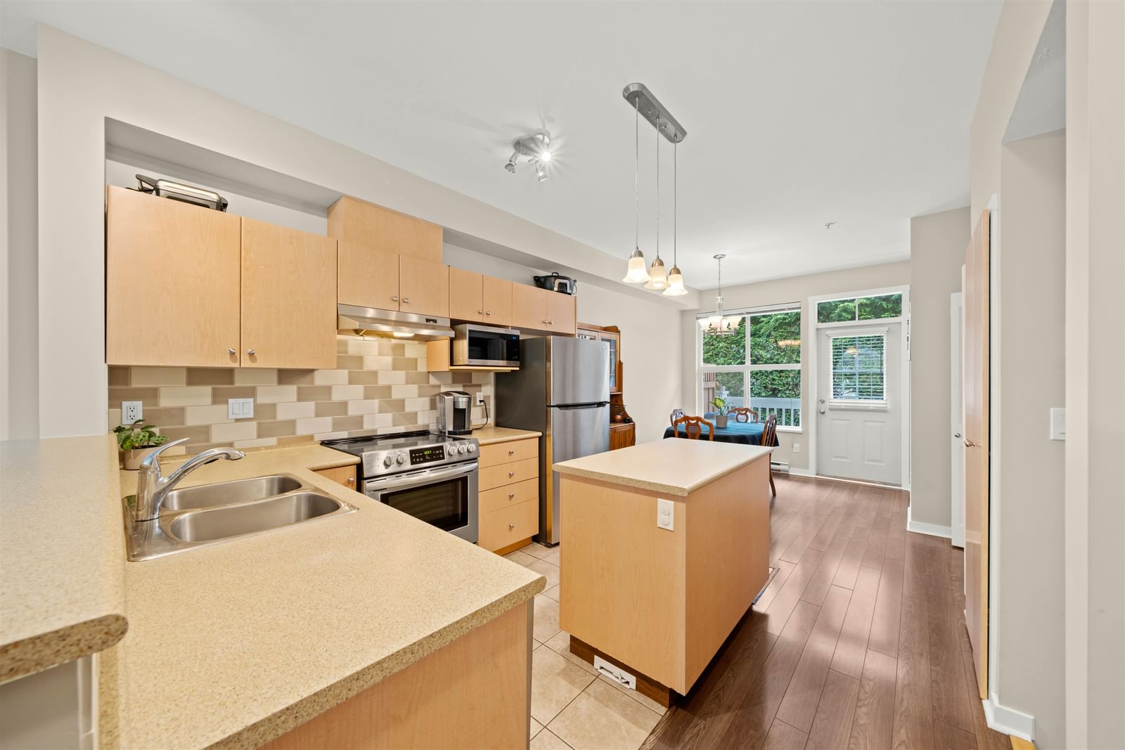 Listing Image 5