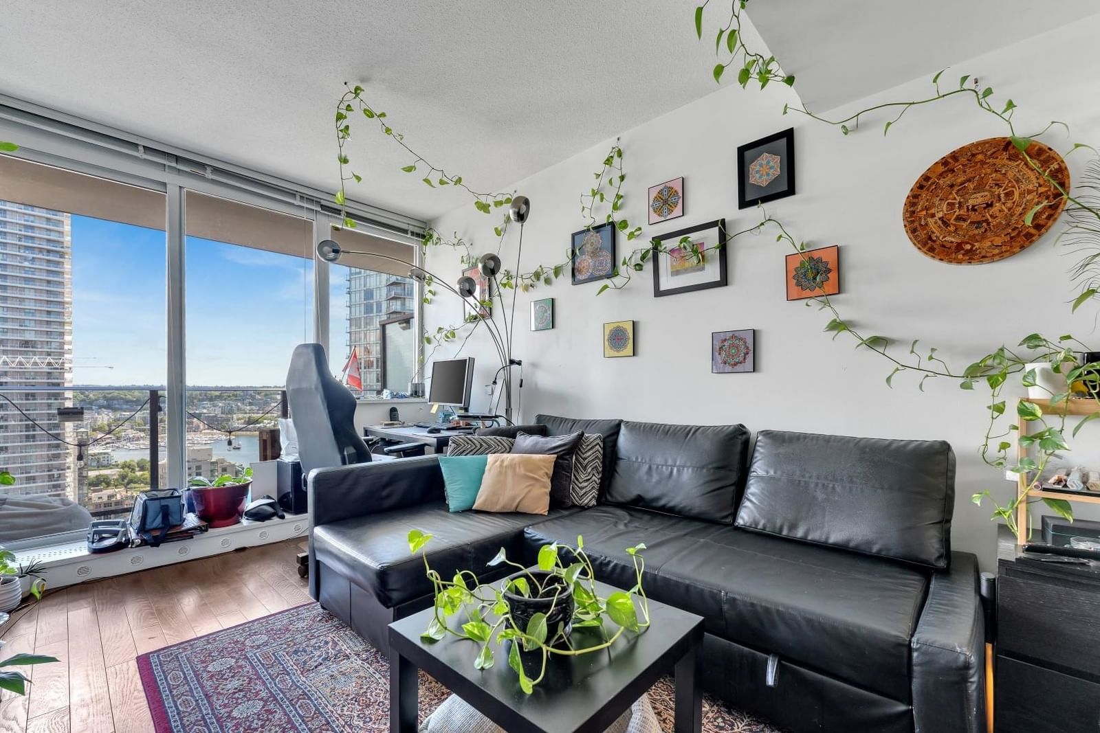 Listing Image 12