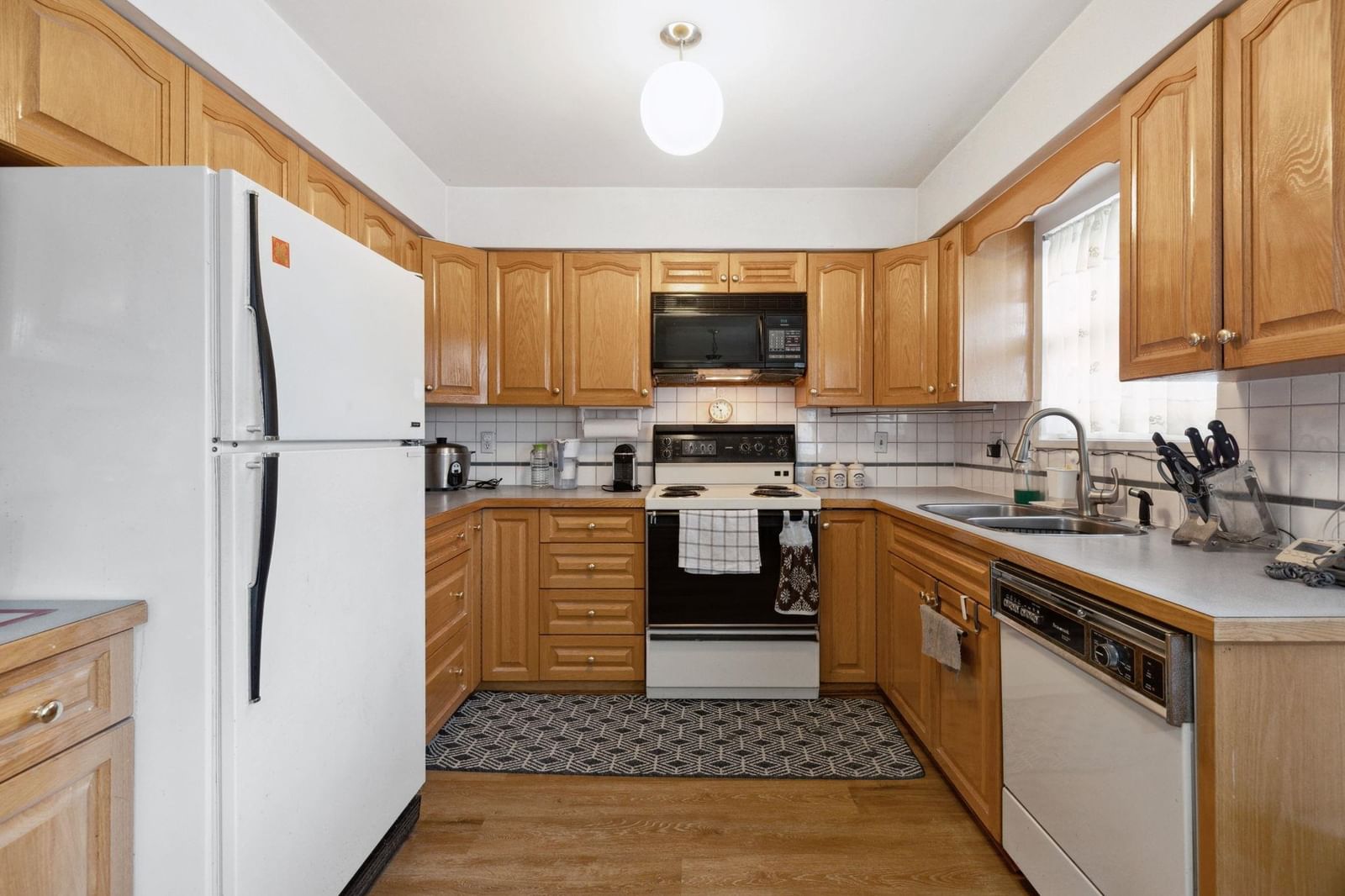 Listing Image 8