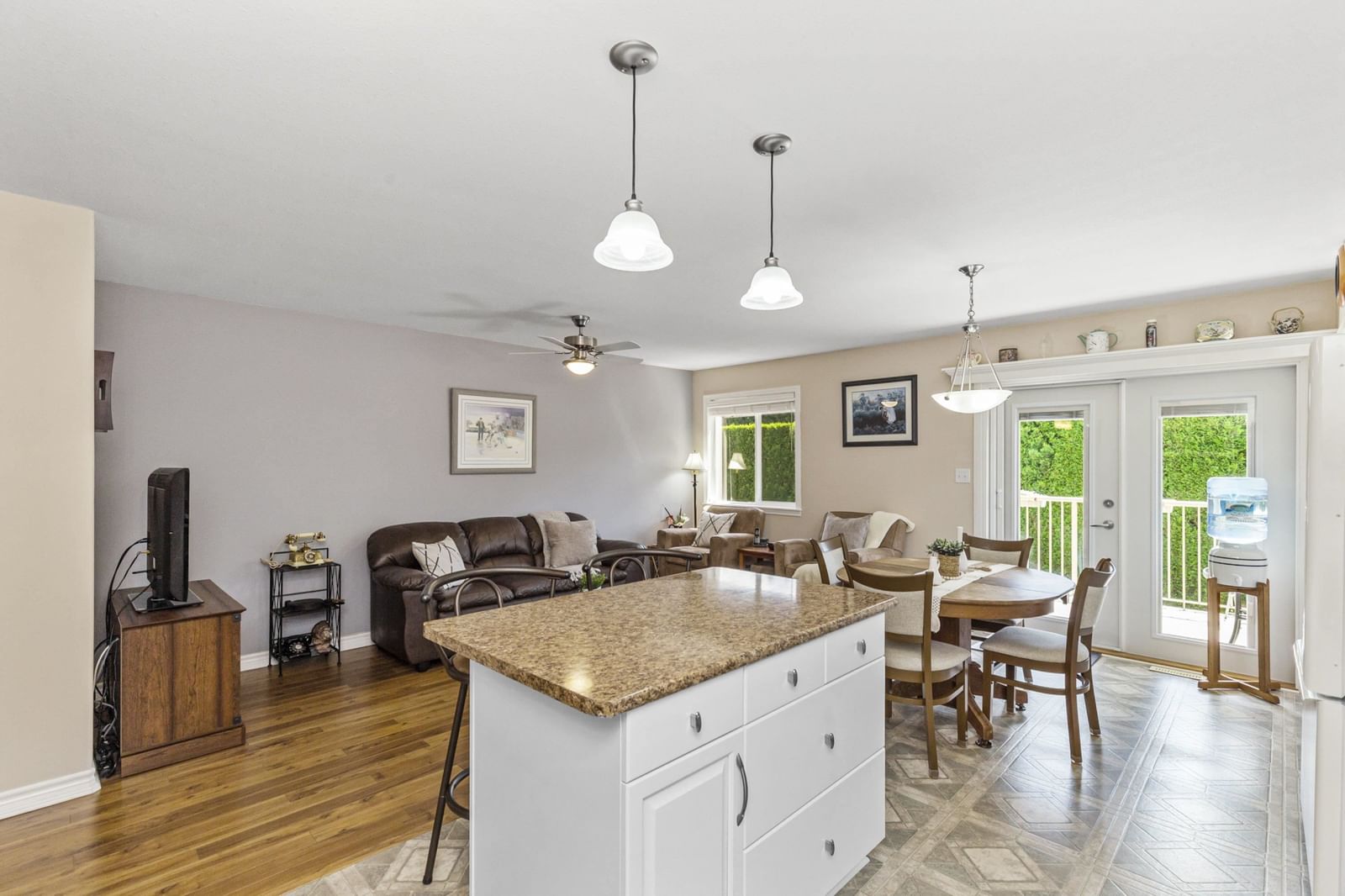 Listing Image 10