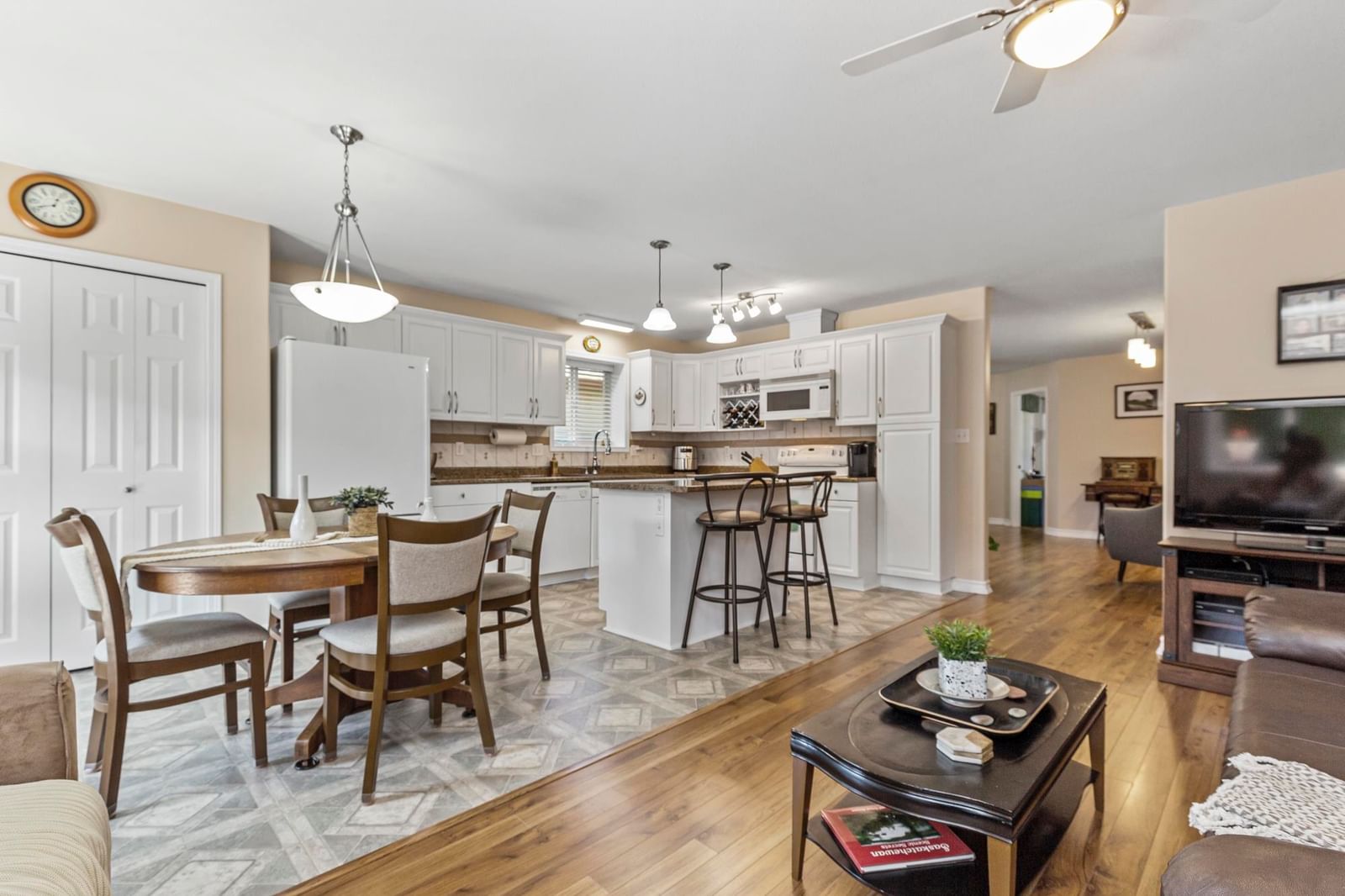 Listing Image 13