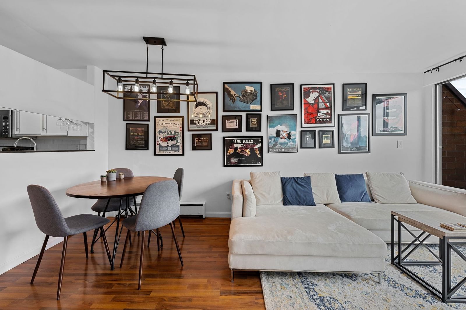 Listing Image 5