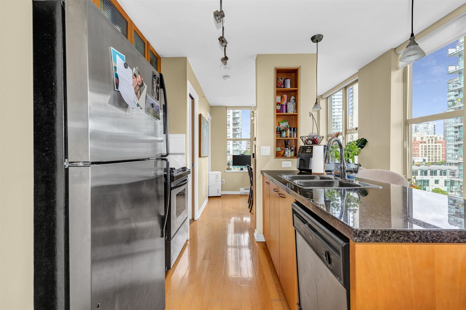 Listing Image 9