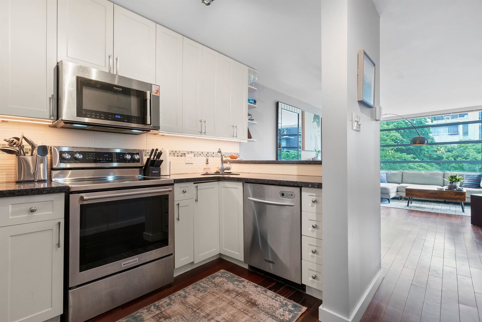 Listing Image 15