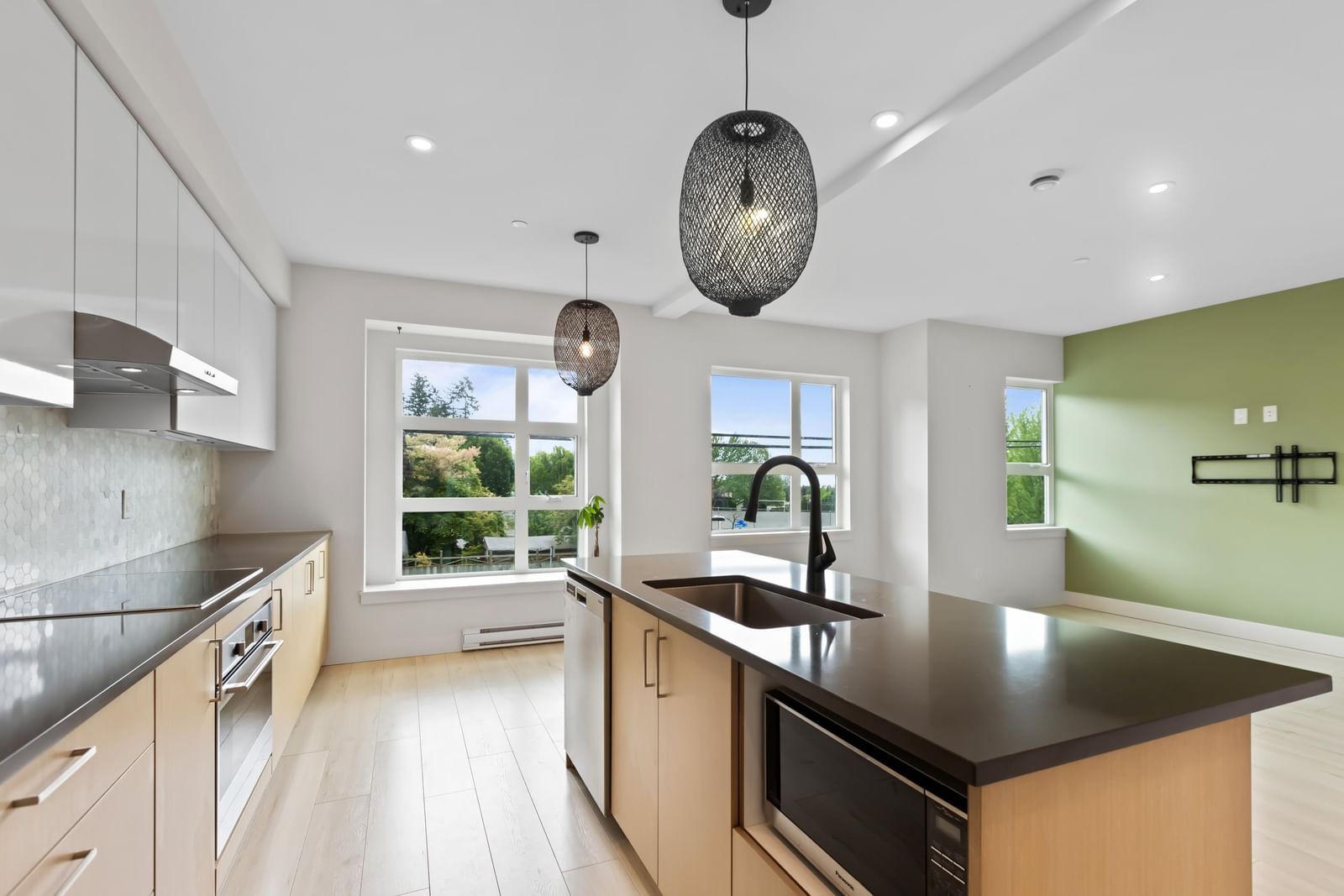 Listing Image 9