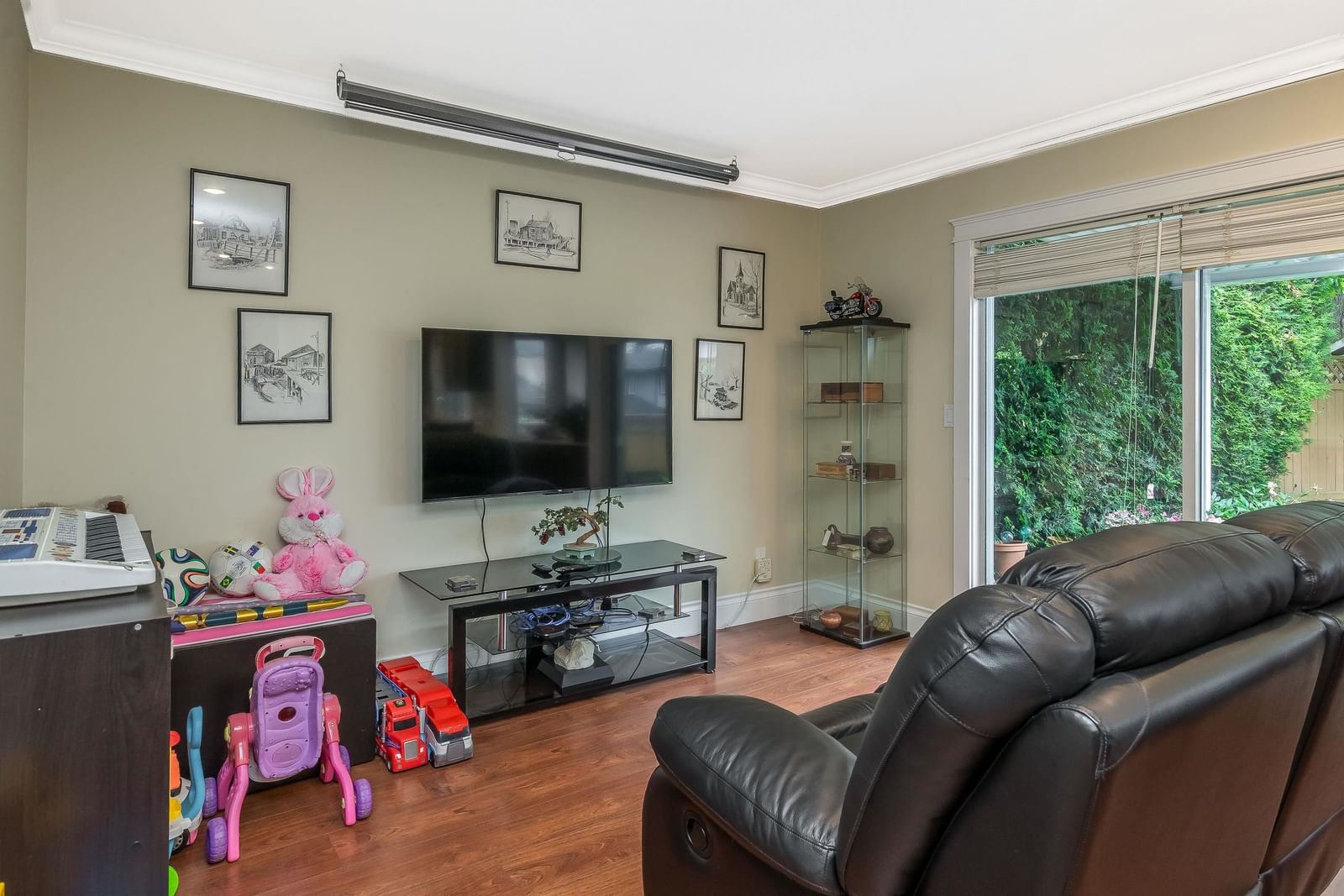 Listing Image 19