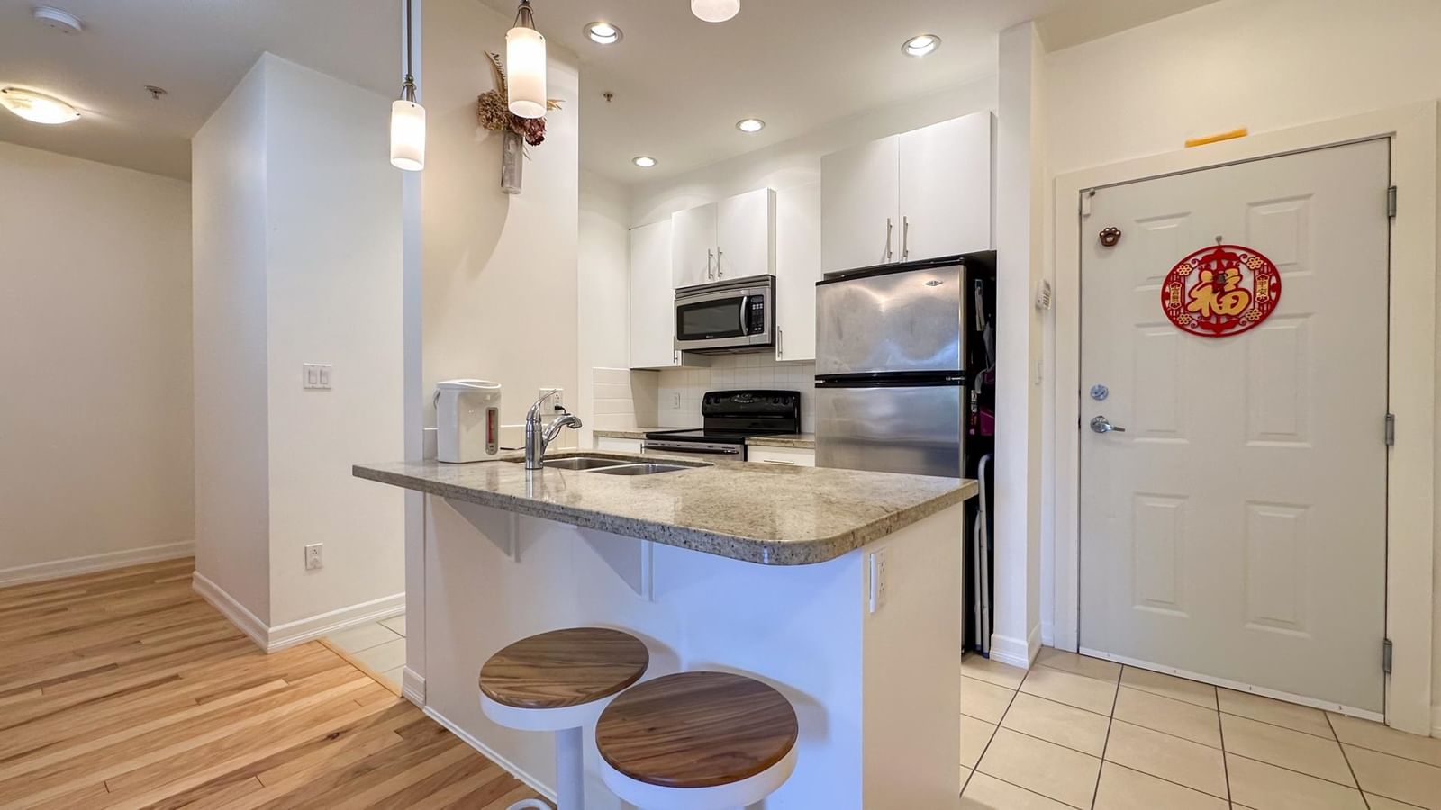 Listing Image 12