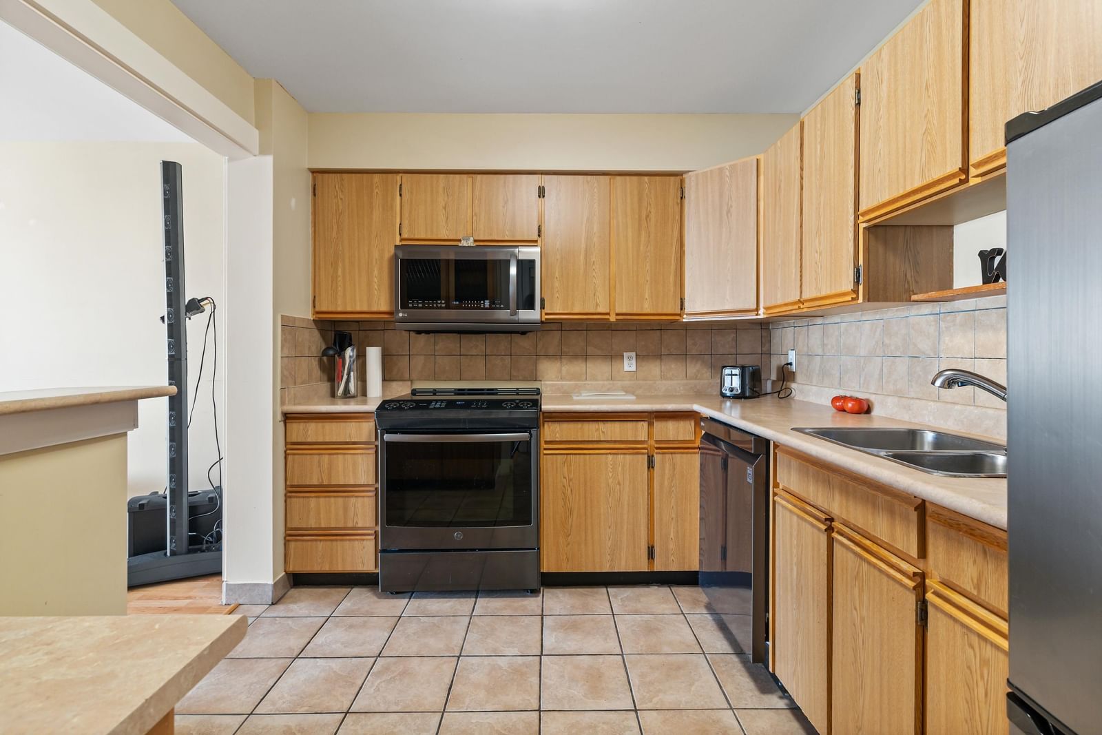 Listing Image 12