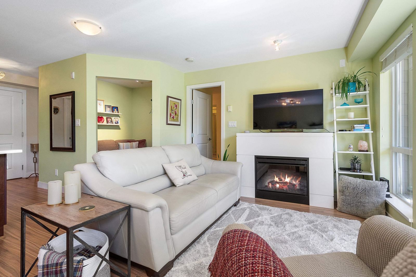 Listing Image 13