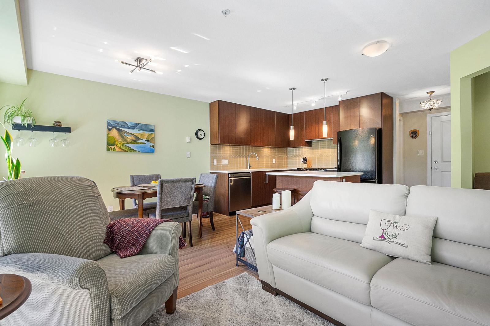 Listing Image 14