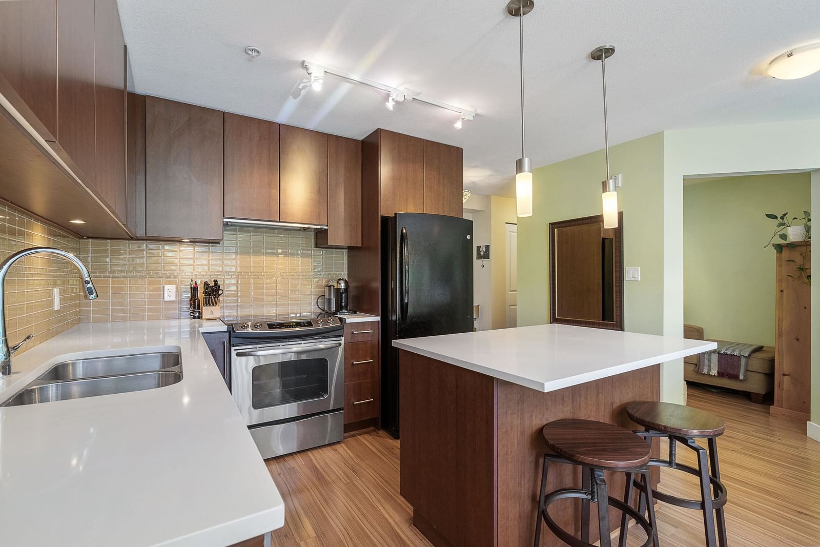 Listing Image 9
