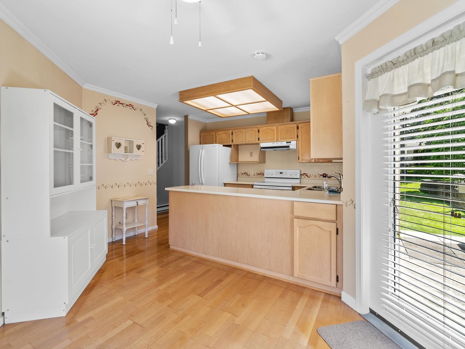 Listing Image 5